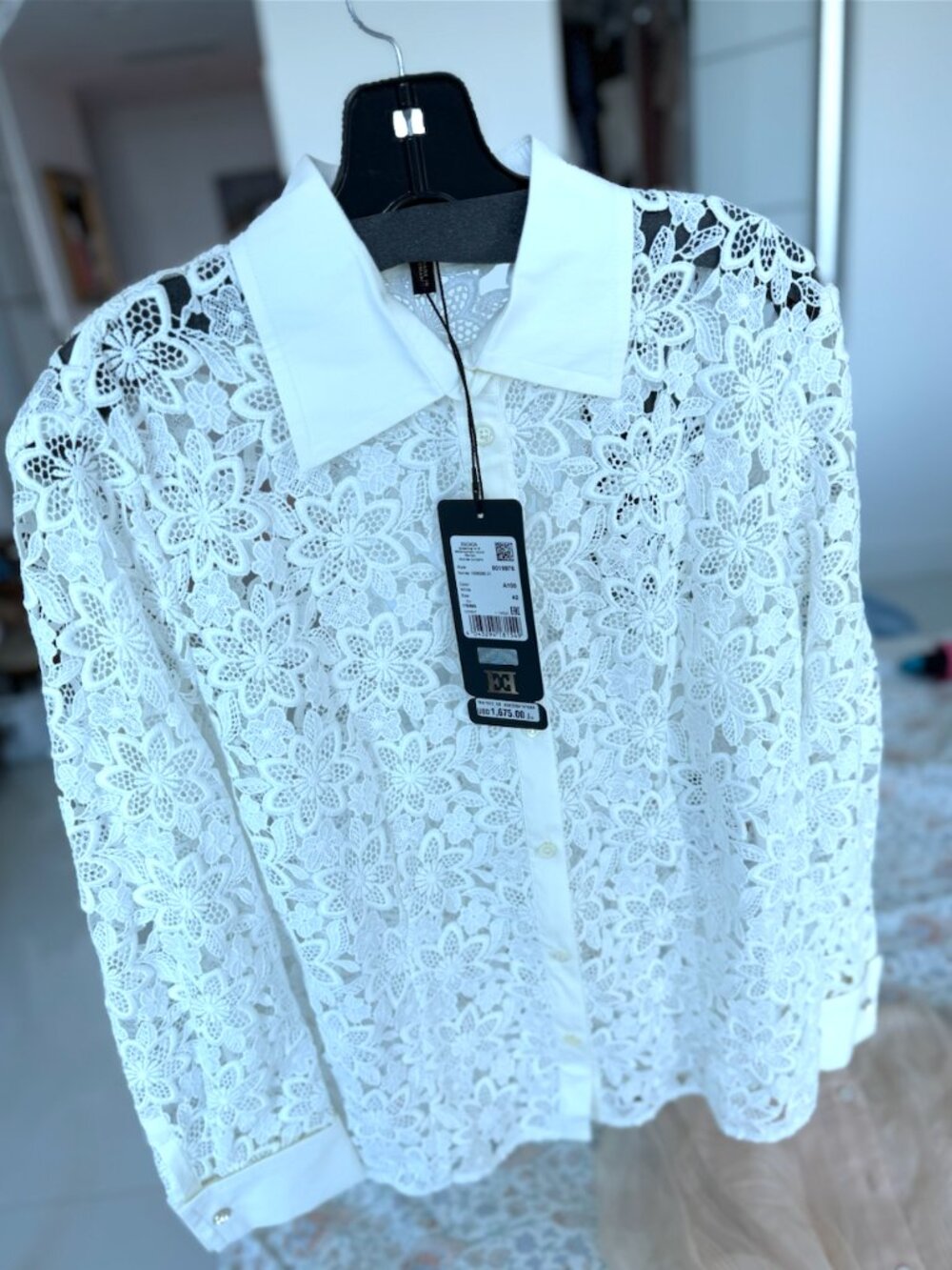 Salvatore Ferragamo White Floral Lace Button-Up Blouse NWT Size 42